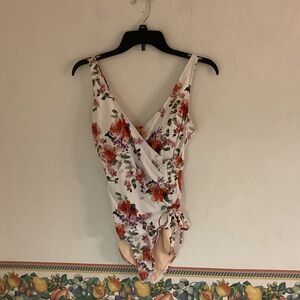 Nip Tuck Swim Ambrosia/Joanne Floral One-Piece Swimsuit, Size 6, White/Red
